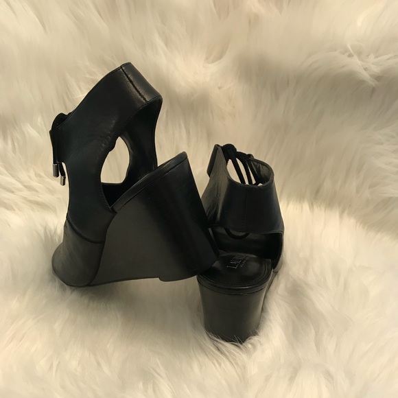 Ralph Lauren Alayna Pump “Retail 100$” - Picture 5 of 7